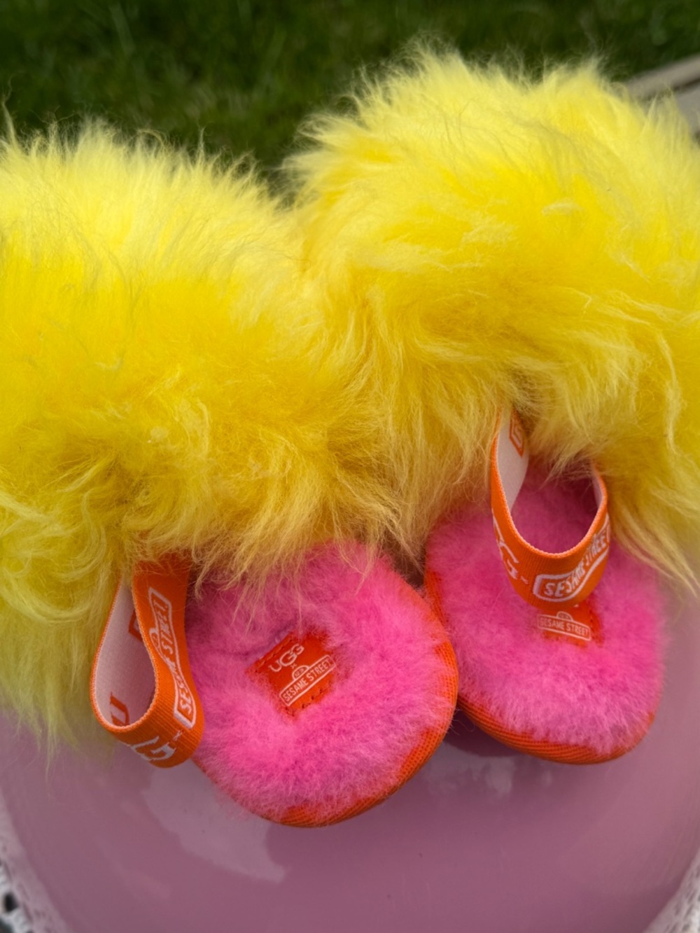 UGG x Sesame Street Big Bird Fluff Yeah Slides Sandals Kids Size 13 Limited Ed